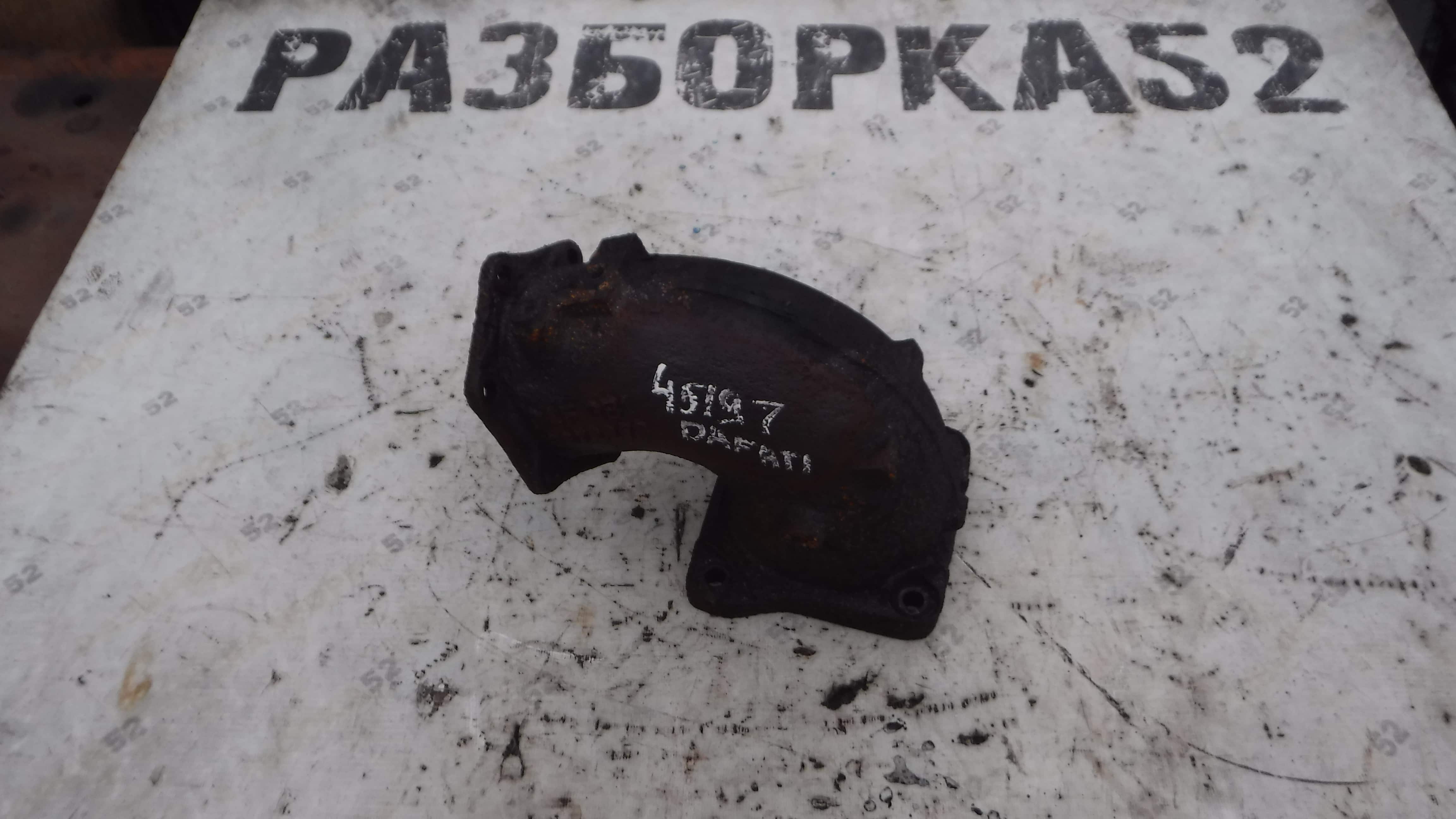 Патрубок турбины Труба соединительная Колено с флянцем к турбине GB1 0372273 Daf 95 ATI 1995